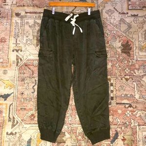 New Aerie Womens Cargo Joggers size XL Olive